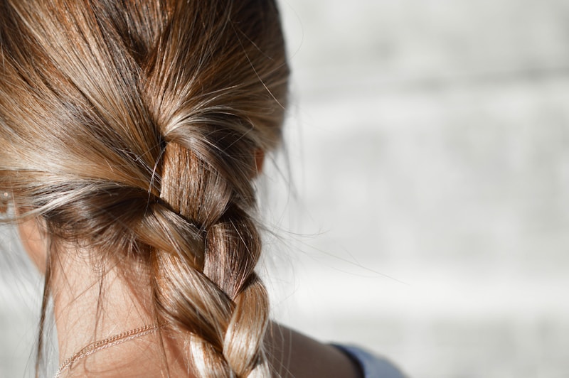 Mastering Contouring for Straight Wedding Hair Silhouettes