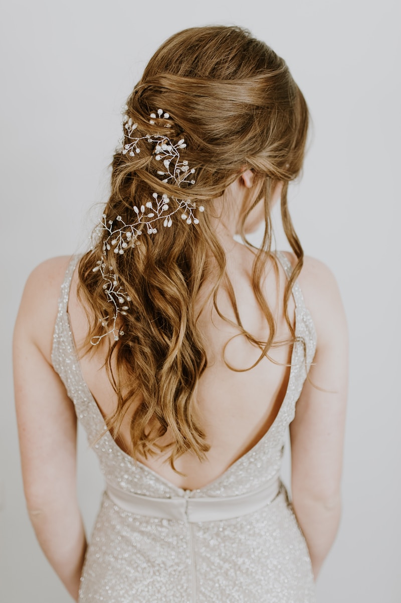 Elevated Simplicity in Elegant Bridal Hair: A Timeless Approach to Wedding Hairstyles